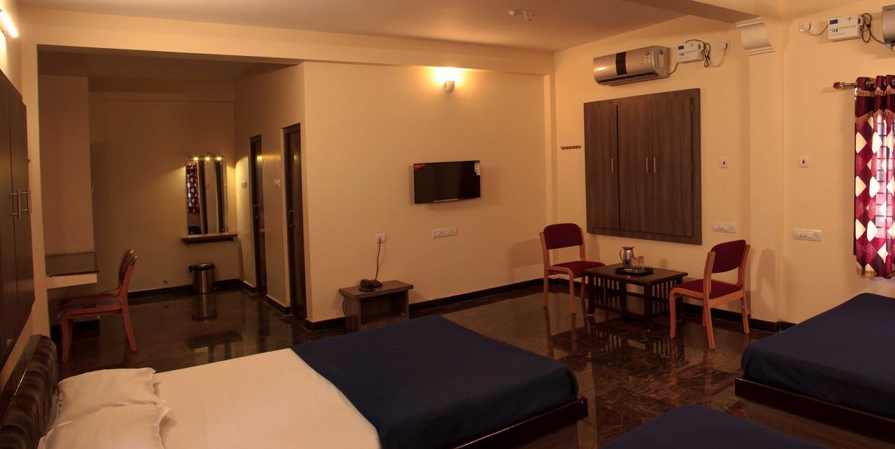 Hotel Sri Hayagriva Tiruchirappalli Стая снимка